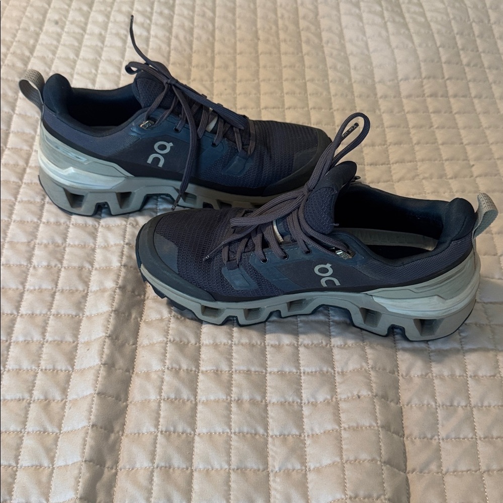 On Cloud Cloudwander Waterproof - Size 6 - image 4